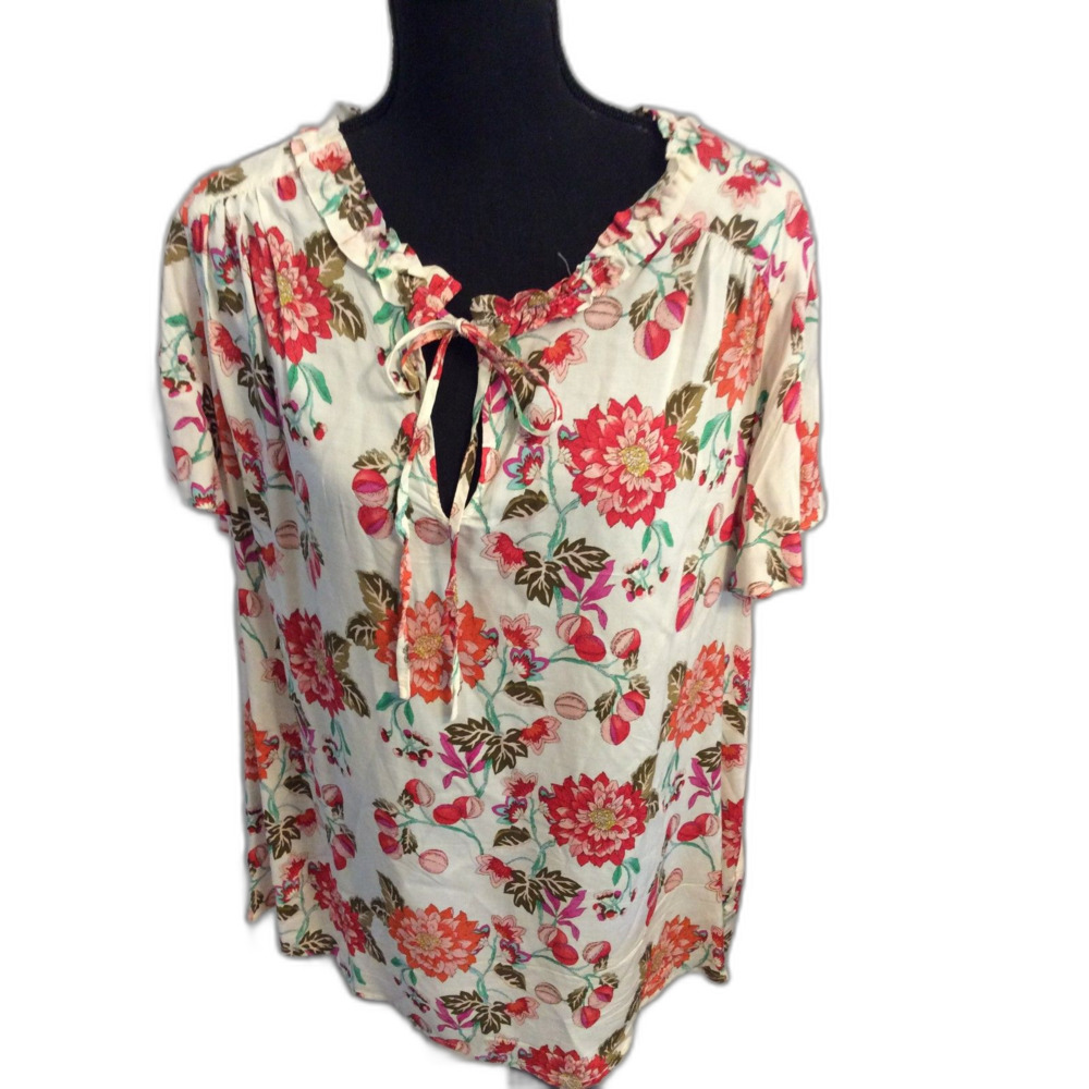Rose + Olive Floral Print Plus size 1X Top Short flutter sleeves Tie front